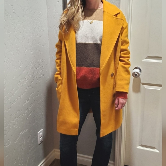 Warm, well made sweater size M - Picture 4 of 4